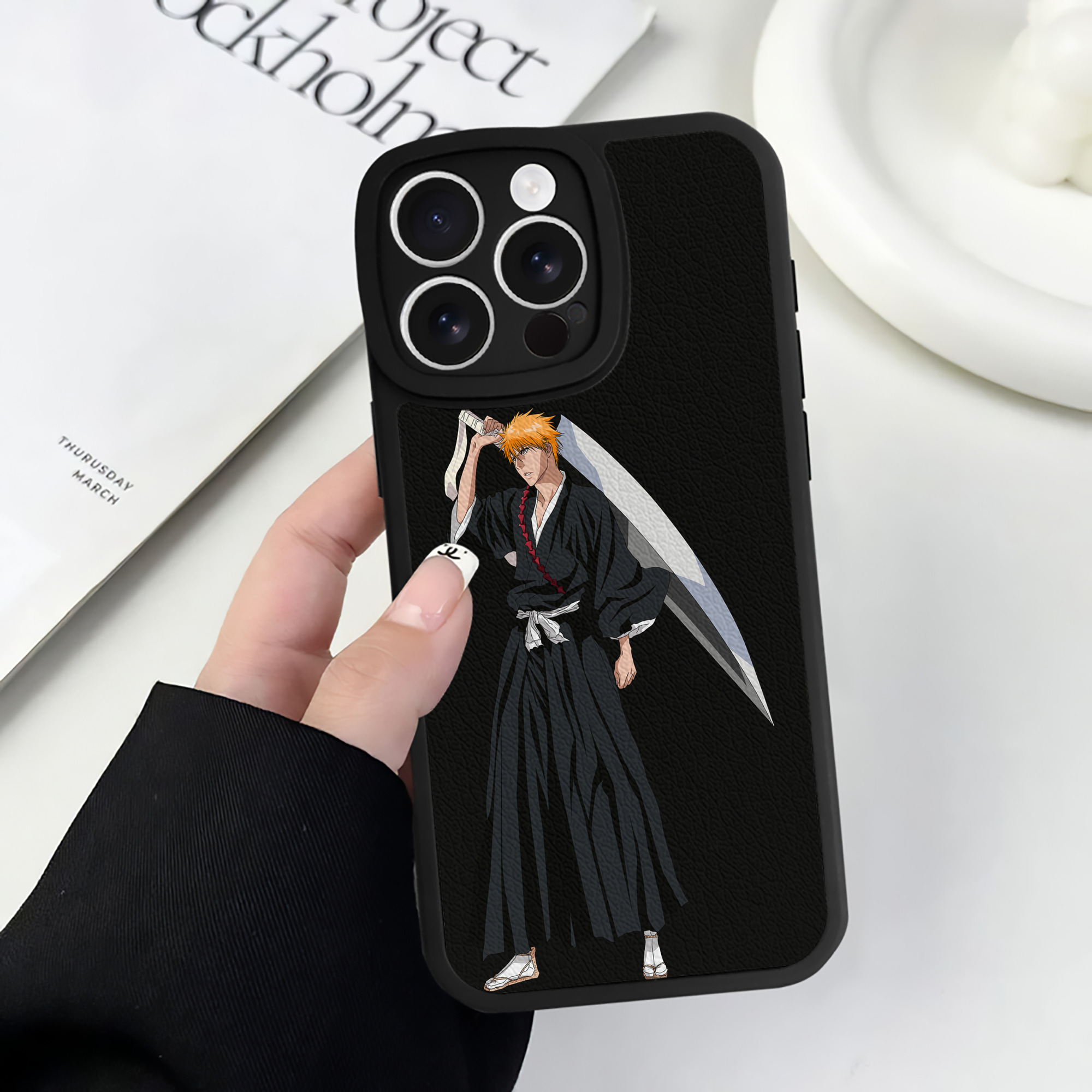 （画像用） ブリーチ 黒崎一護（くろさき いちご）BLEACH Kurosaki Ichigo 【iPhone 16シリーズ対応】シリコンスマホケース（レザー調） 材質：シリコン